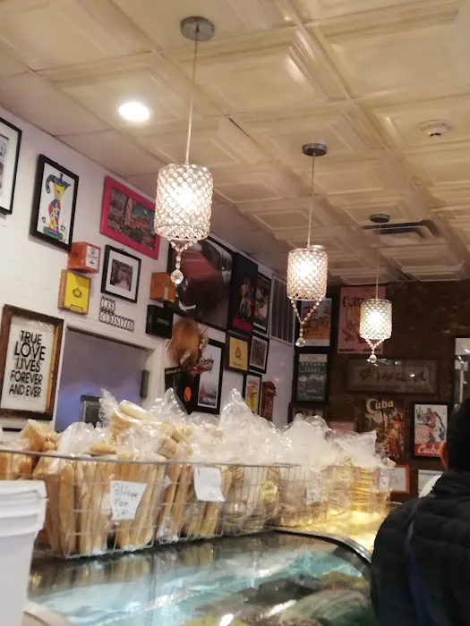 Las Cubanitas Bake Shop Picture 2