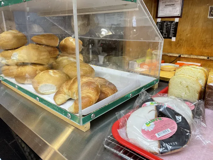 Leo's Bakery & Deli Picture 2