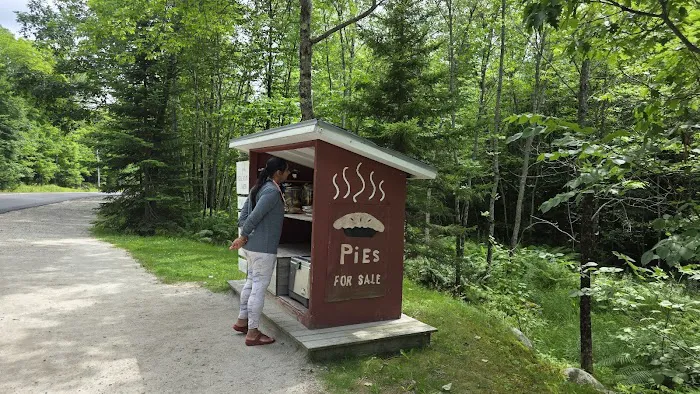 Puzzle Mountain Bakery Pie Stand Picture 3