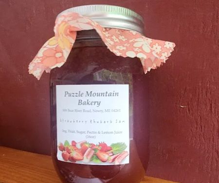 Puzzle Mountain Bakery Pie Stand