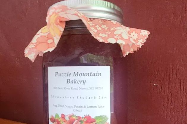 Puzzle Mountain Bakery Pie Stand