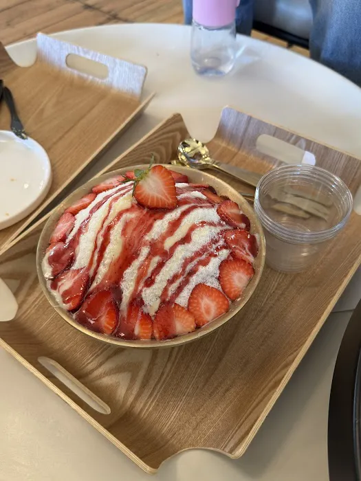 Yuri's Desserts Picture 3