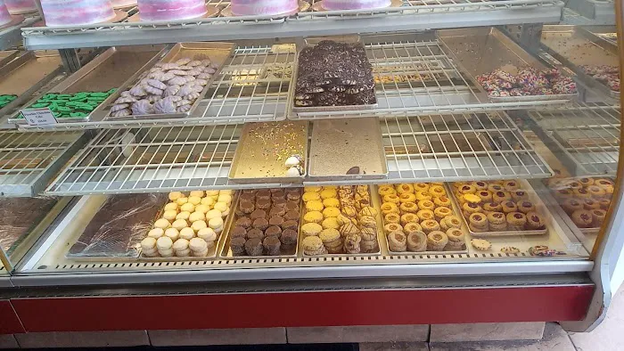 La Bon Bake Shoppes Picture 2