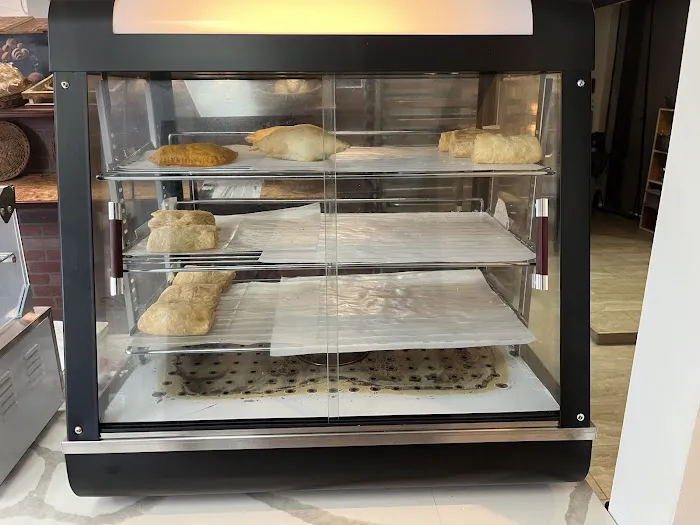 Robert Bakery & Deli Picture 3