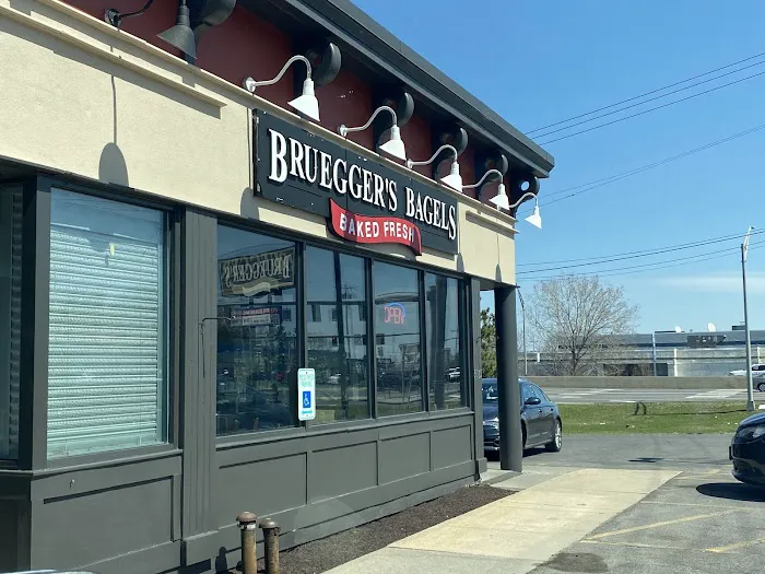 Bruegger's Bagels Picture 9