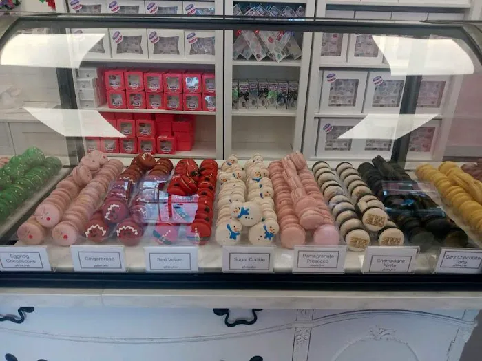 Sweet Velvet Macarons Picture 5