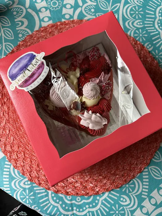 Sweet Velvet Macarons Picture 4