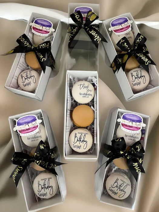 Sweet Velvet Macarons Picture 3