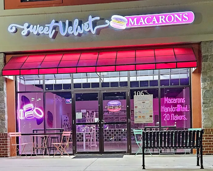 Sweet Velvet Macarons Picture 1