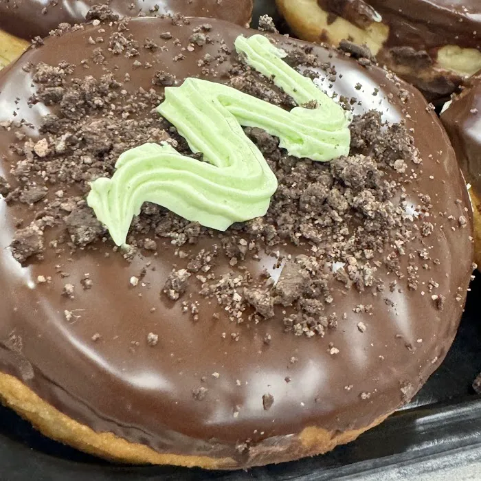 W Donuts Akron Picture 10