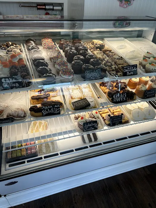 Chocolate In the Oven Bake Shop Picture 9
