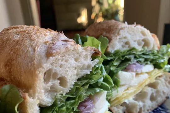 Honey Moon Bakery & Pizzeria