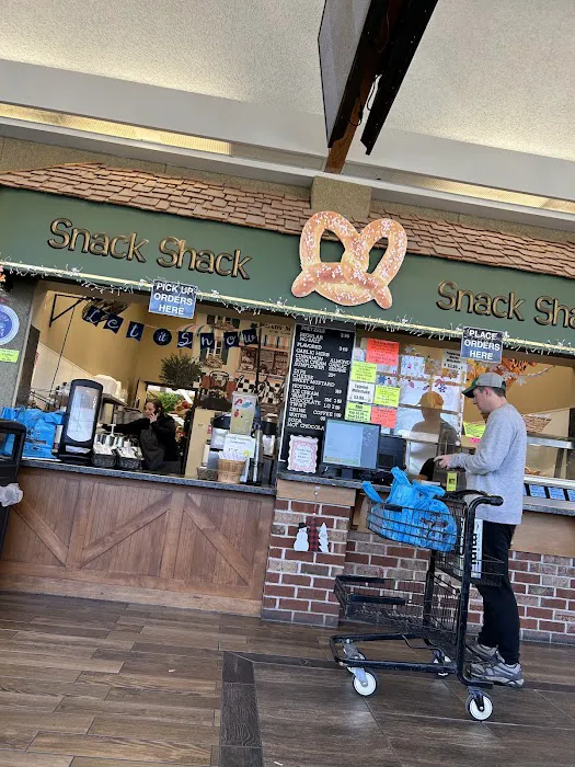 Shady Maple Snack Shack Picture 3