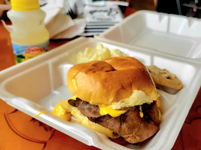 Shady Maple Snack Shack Picture 4