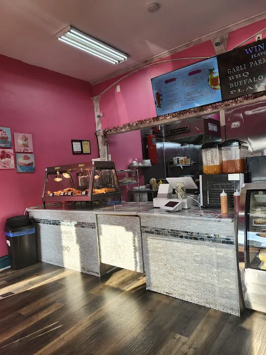 lily's Bakery Coffee Shop Picture 2