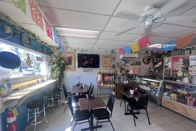 La Familia Bakery and Cafe