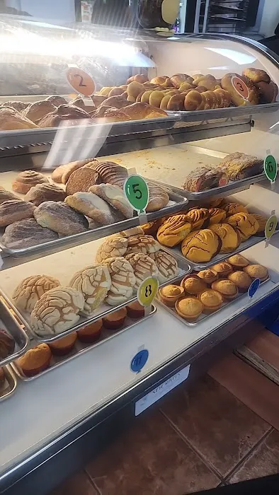 Delicious Foods Bakery Picture 3