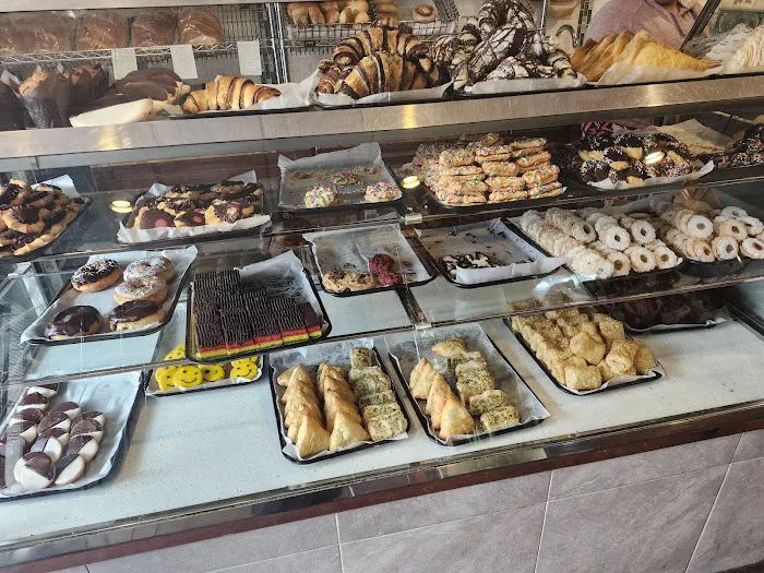 Mordy's Kosher Bakery and Cafe Picture 4