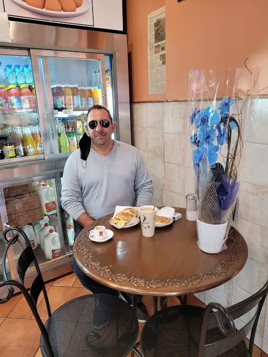 Suissa Bakery & Coffee Shop Picture 10