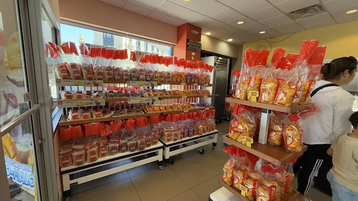 Red Ribbon Bakeshop Picture 6