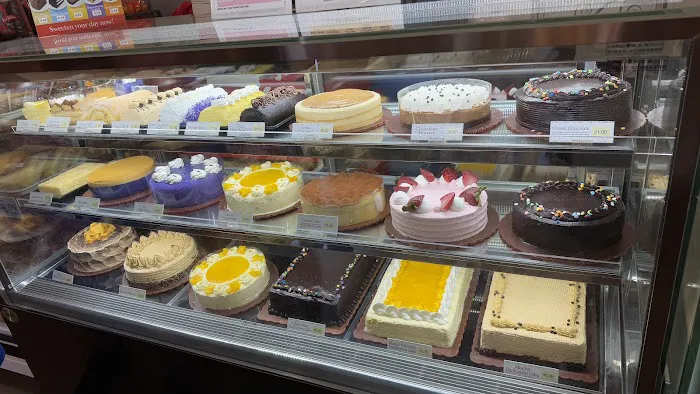 Red Ribbon Bakeshop Picture 3