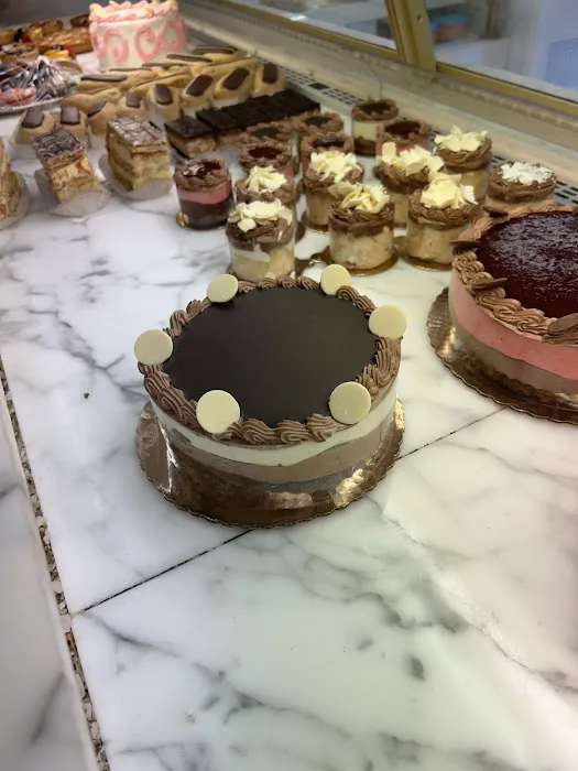 STRAWBERRY BAKERY Picture 5