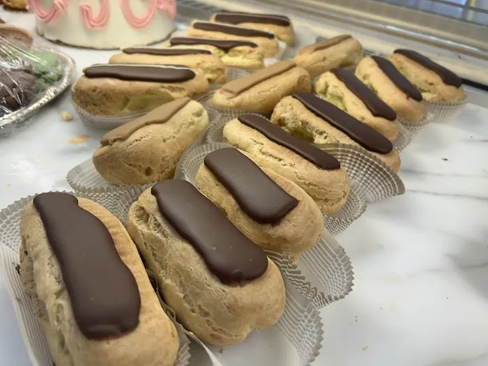 STRAWBERRY BAKERY Picture 9