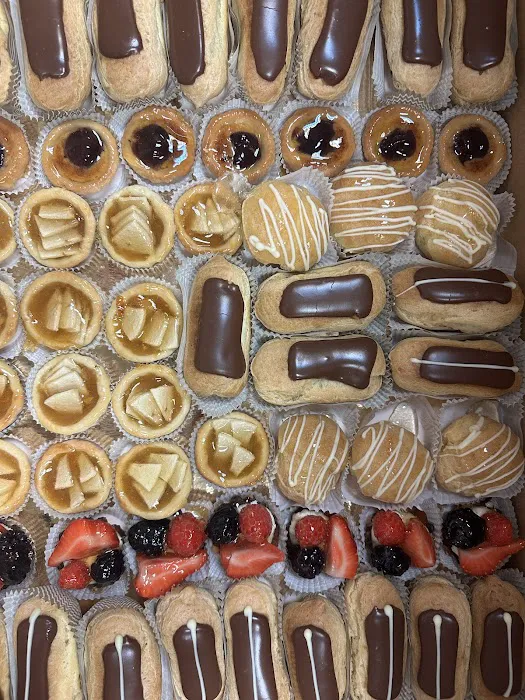 STRAWBERRY BAKERY Picture 10