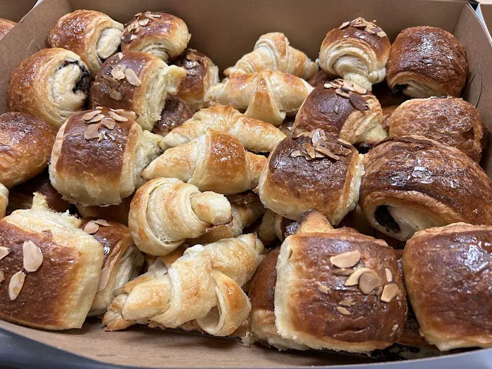 STRAWBERRY BAKERY Picture 3