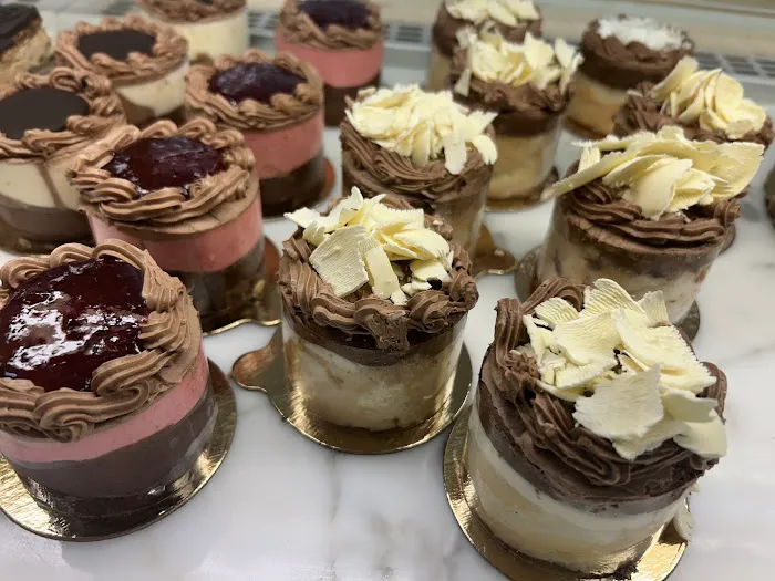 STRAWBERRY BAKERY Picture 6