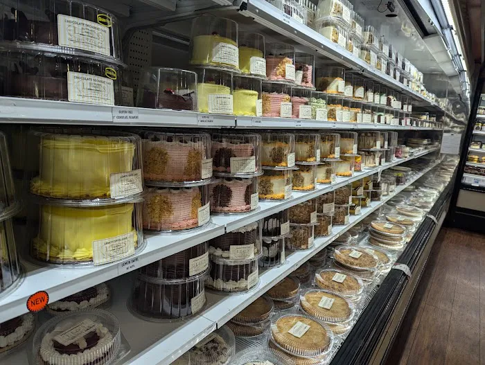 Leo's Bakery and Deli Picture 10