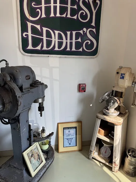 Cheesy Eddie's Picture 4