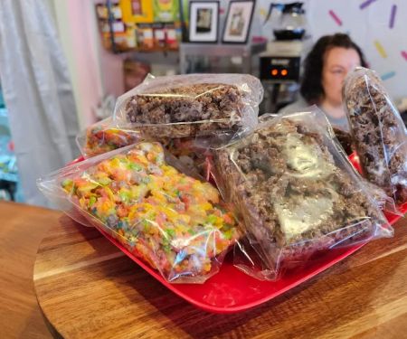 Laura's Cakes And More LLC