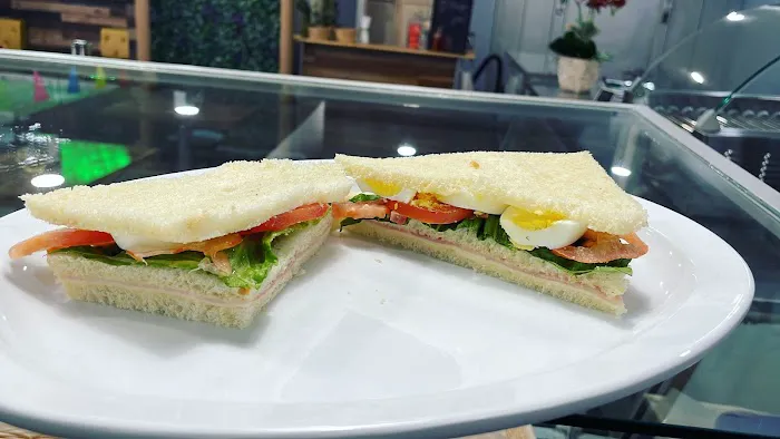 Del Pino Bakery & Deli Picture 9