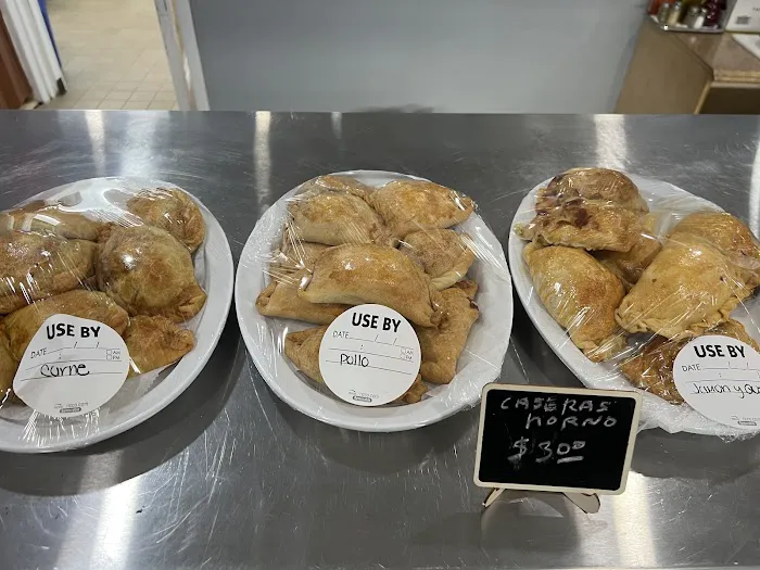 Del Pino Bakery & Deli Picture 8