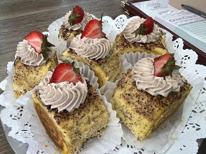 Del Pino Bakery & Deli Picture 5