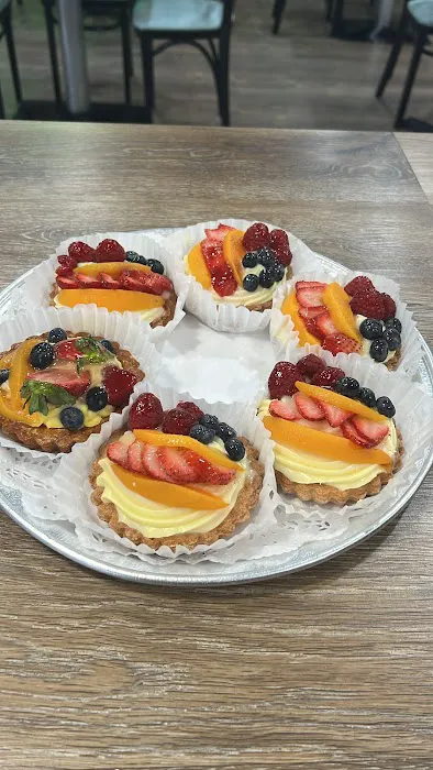 Del Pino Bakery & Deli Picture 10