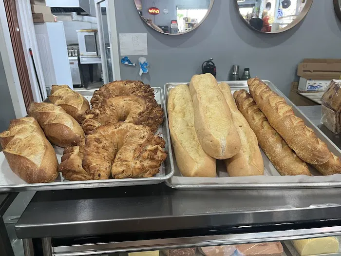 Del Pino Bakery & Deli Picture 4