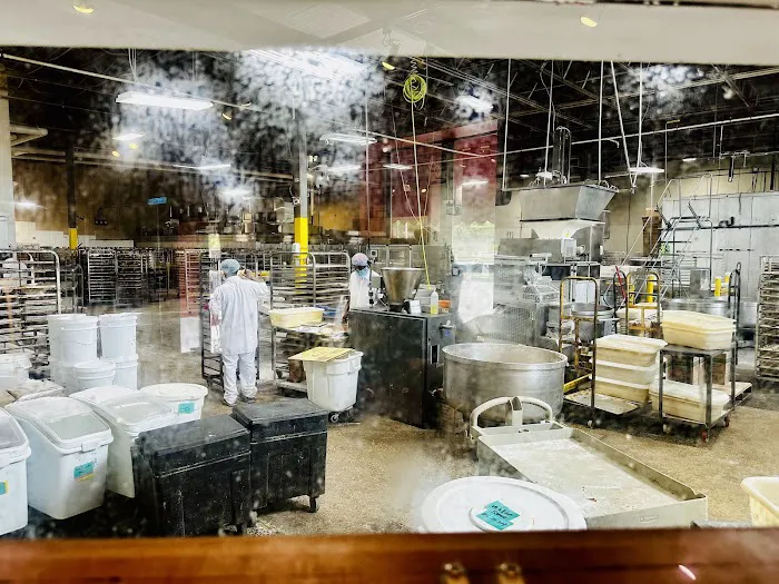 LeBus Bakery Factory Outlet Picture 6