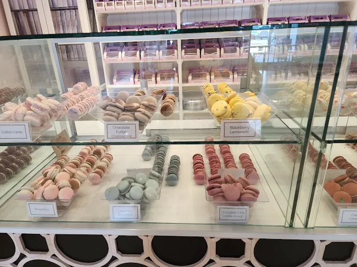 Sweet Velvet Macarons Picture 4