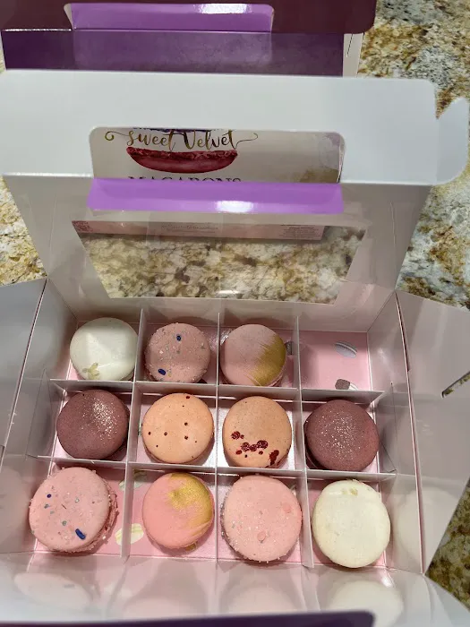 Sweet Velvet Macarons Picture 3
