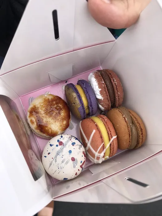 Sweet Velvet Macarons Picture 2