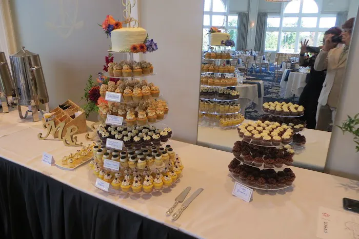Secret Ingredient Cupcakery Picture 8