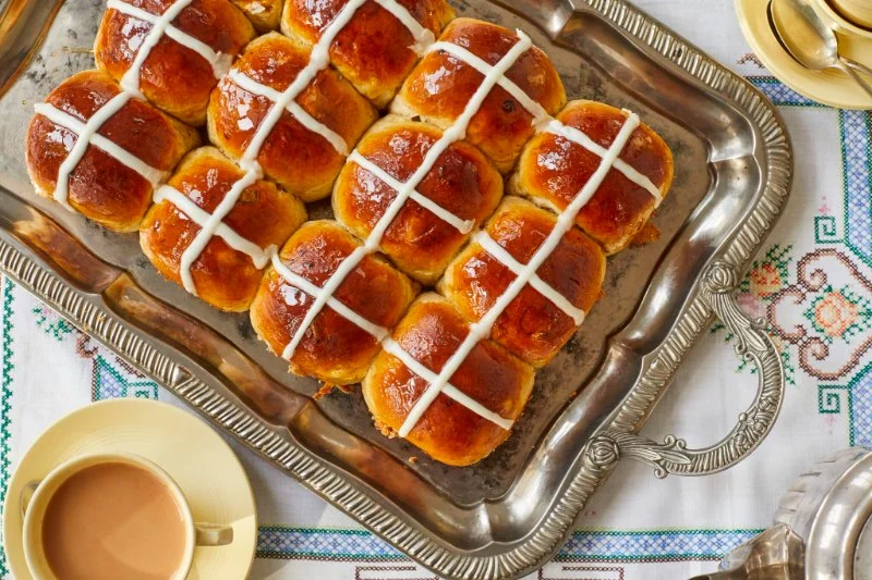 How to Make Homemade Hot Cross Buns for Easter (Step-by-Step Guide)