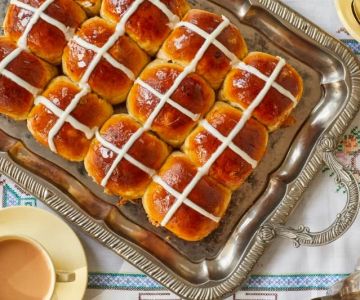 How to Make Homemade Hot Cross Buns for Easter (Step-by-Step Guide)