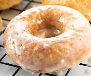 How to Create the Perfect Donut Glaze | Heavenly Delights Bakery Guide