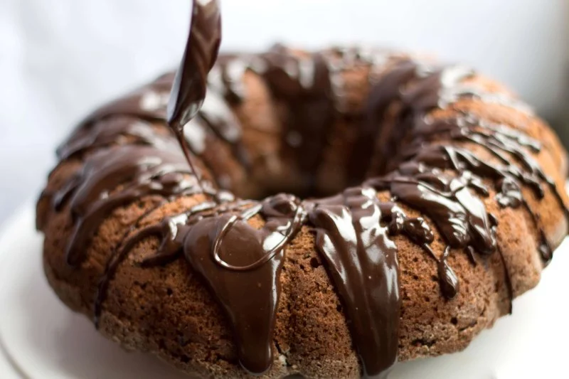 How to Create the Perfect Chocolate Drizzle for Cakes | Expert Tips & Recipes