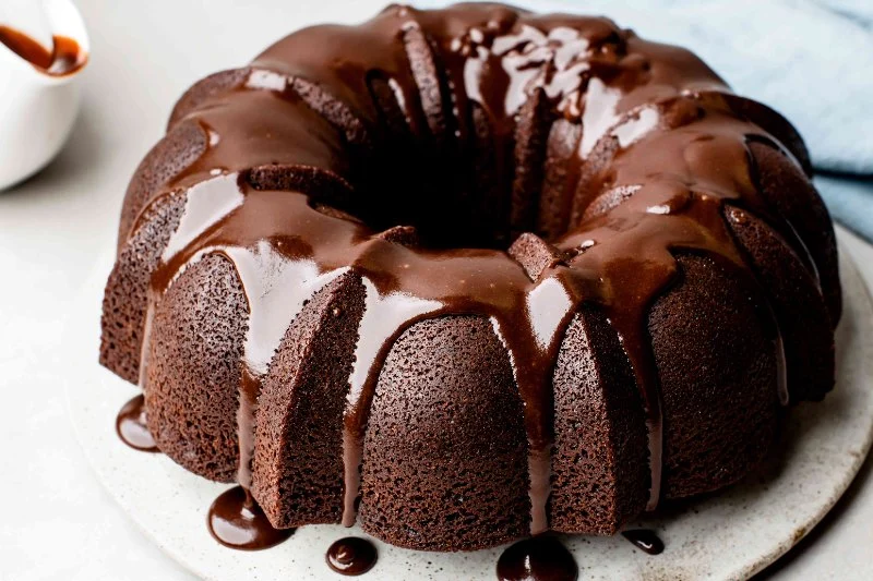 How to Create the Perfect Chocolate Drizzle for Cakes Step by Step