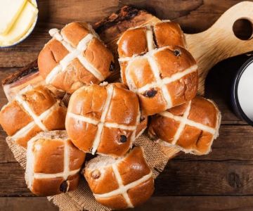 How to Make Homemade Hot Cross Buns for Easter | Delicious Recipe Guide