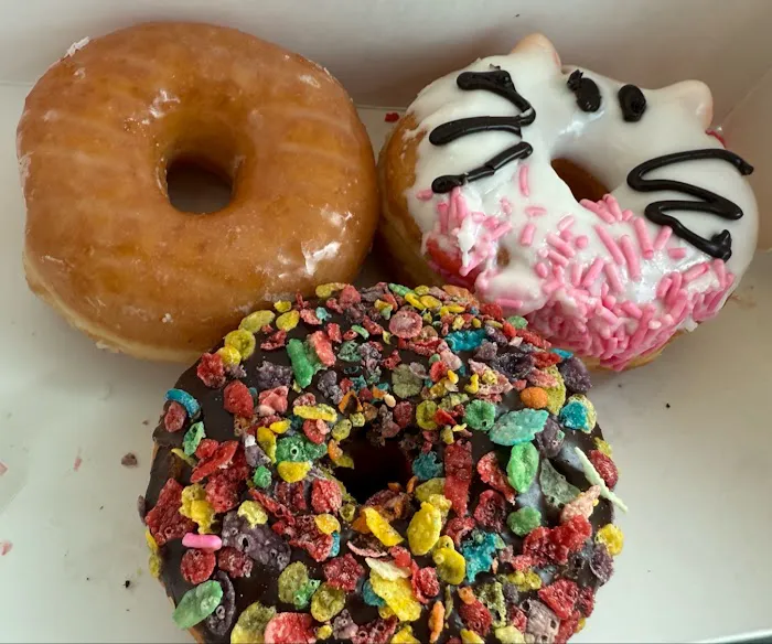 Moon Donuts & Cafe Picture 5